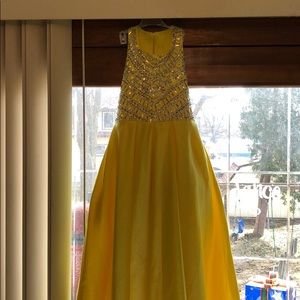 Beautiful pageant or flower girl dress.